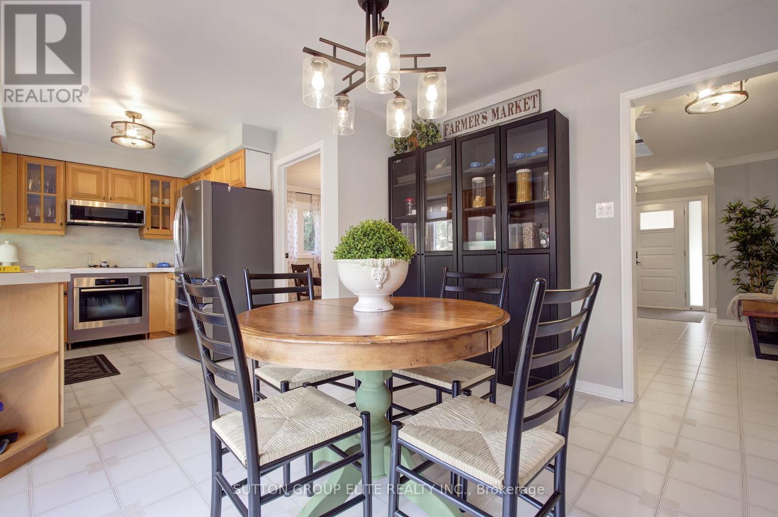 411 The Thicket, Mississauga, Ontario  L5G 4P6 - Photo 14 - W12519018