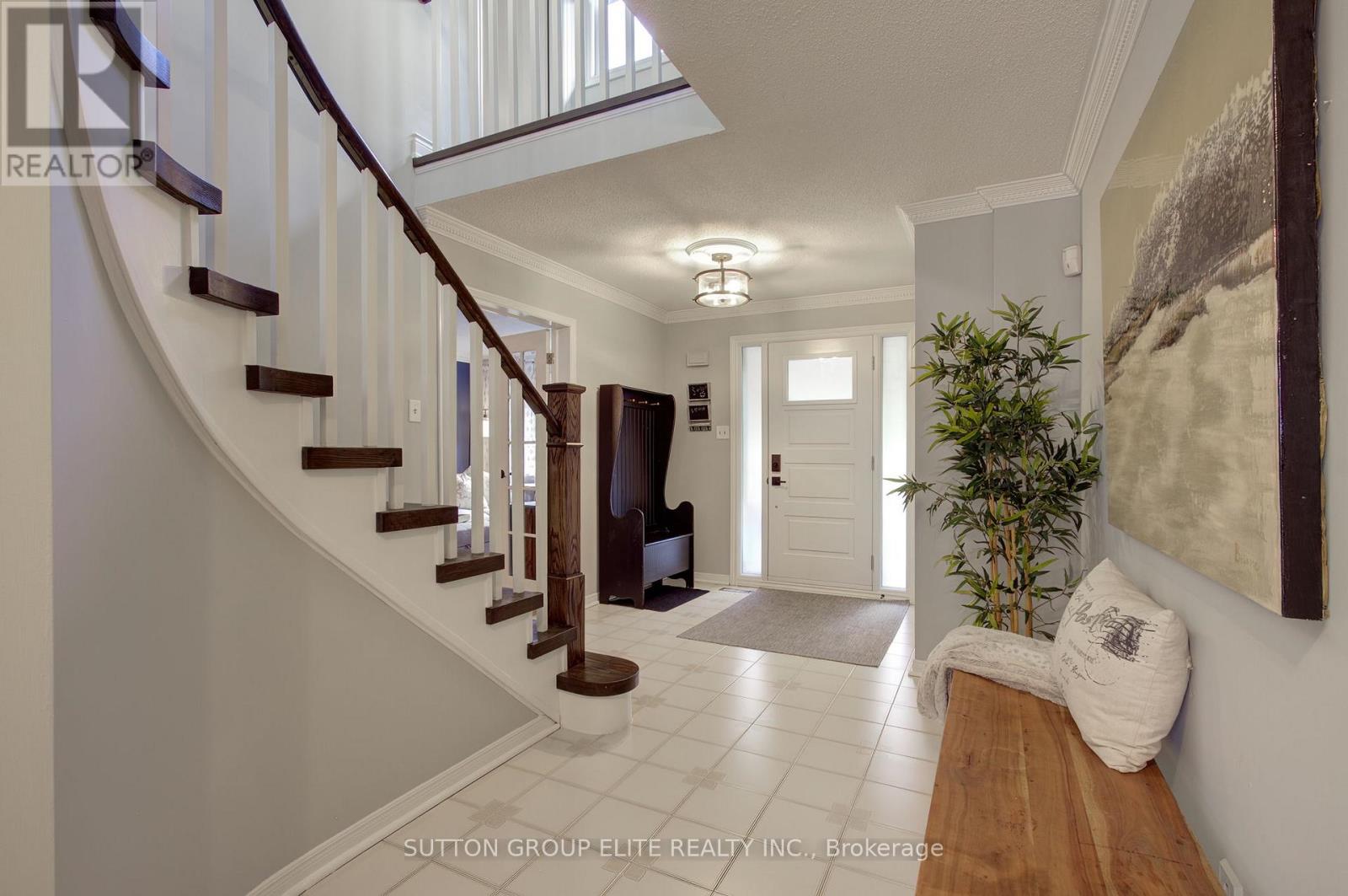 411 The Thicket, Mississauga, Ontario  L5G 4P6 - Photo 7 - W12519018