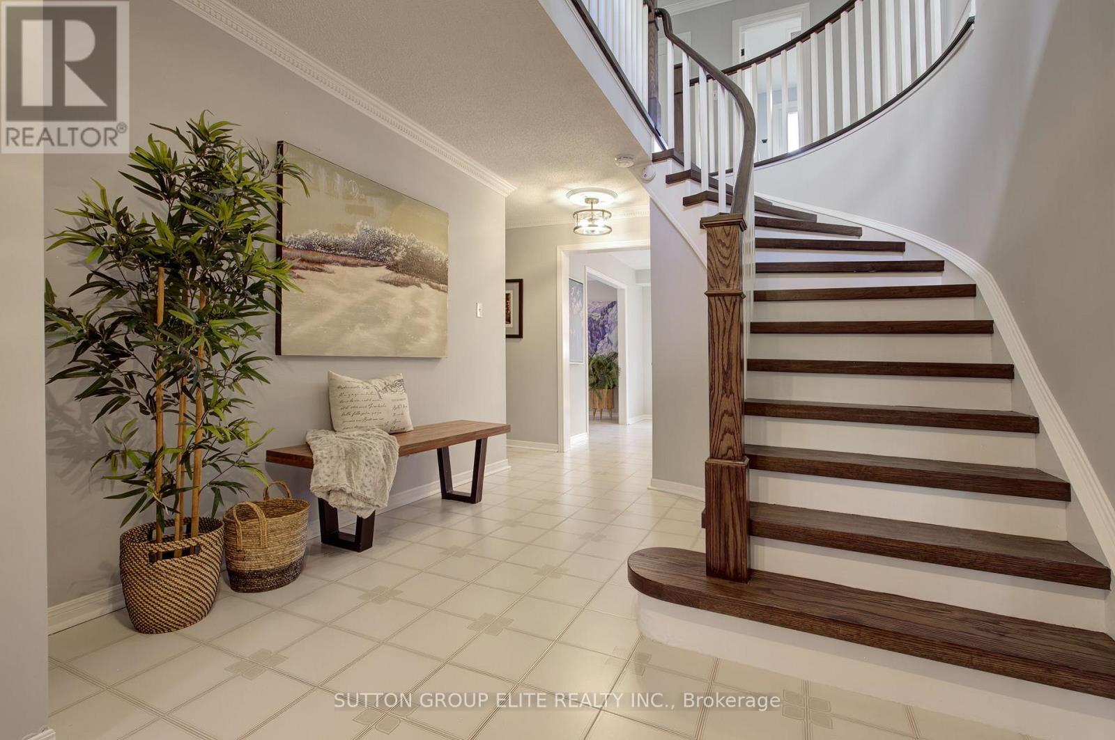 411 The Thicket, Mississauga, Ontario  L5G 4P6 - Photo 8 - W12519018