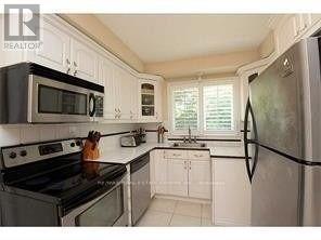 441 Saville Crescent, Oakville, Ontario  L6L 3T9 - Photo 4 - W12519034