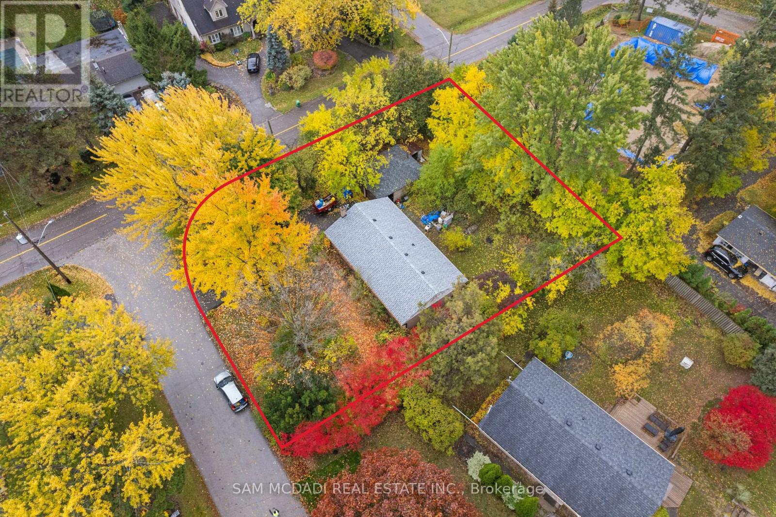 1610 Magenta Court, Mississauga, Ontario  L5G 3A7 - Photo 2 - W12500068