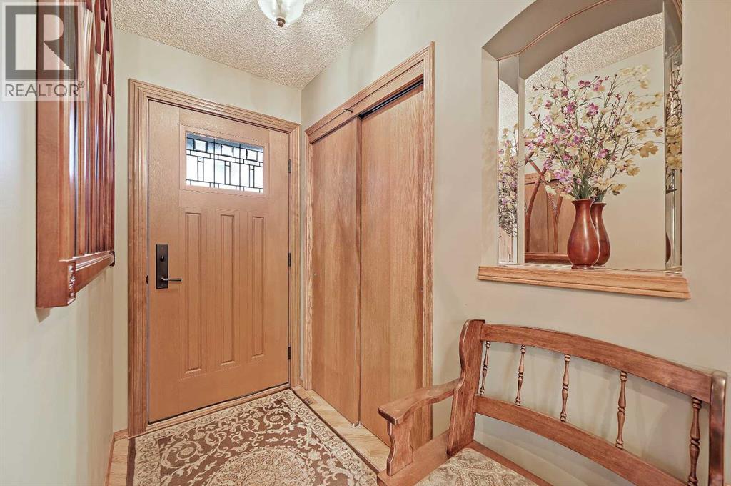 114 Valley Ponds Crescent Nw, Calgary, Alberta  T3B 5T7 - Photo 12 - A2268163