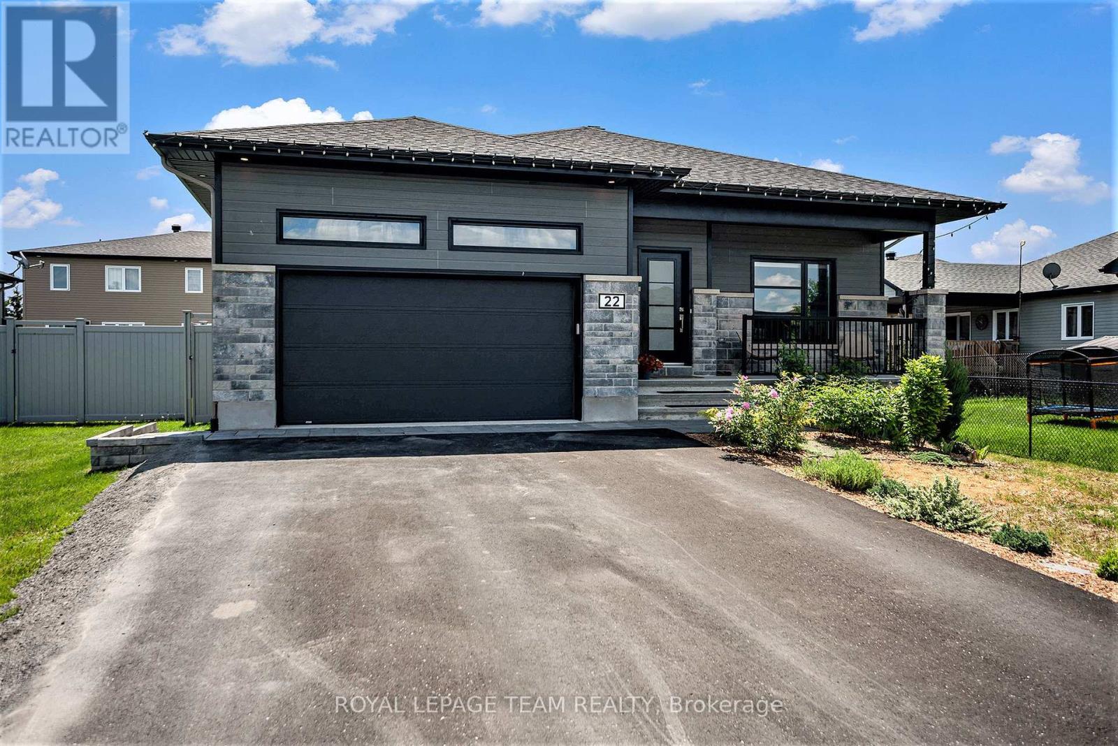 22 Matheson Street, North Stormont, Ontario  K0A 1R0 - Photo 2 - X12519162