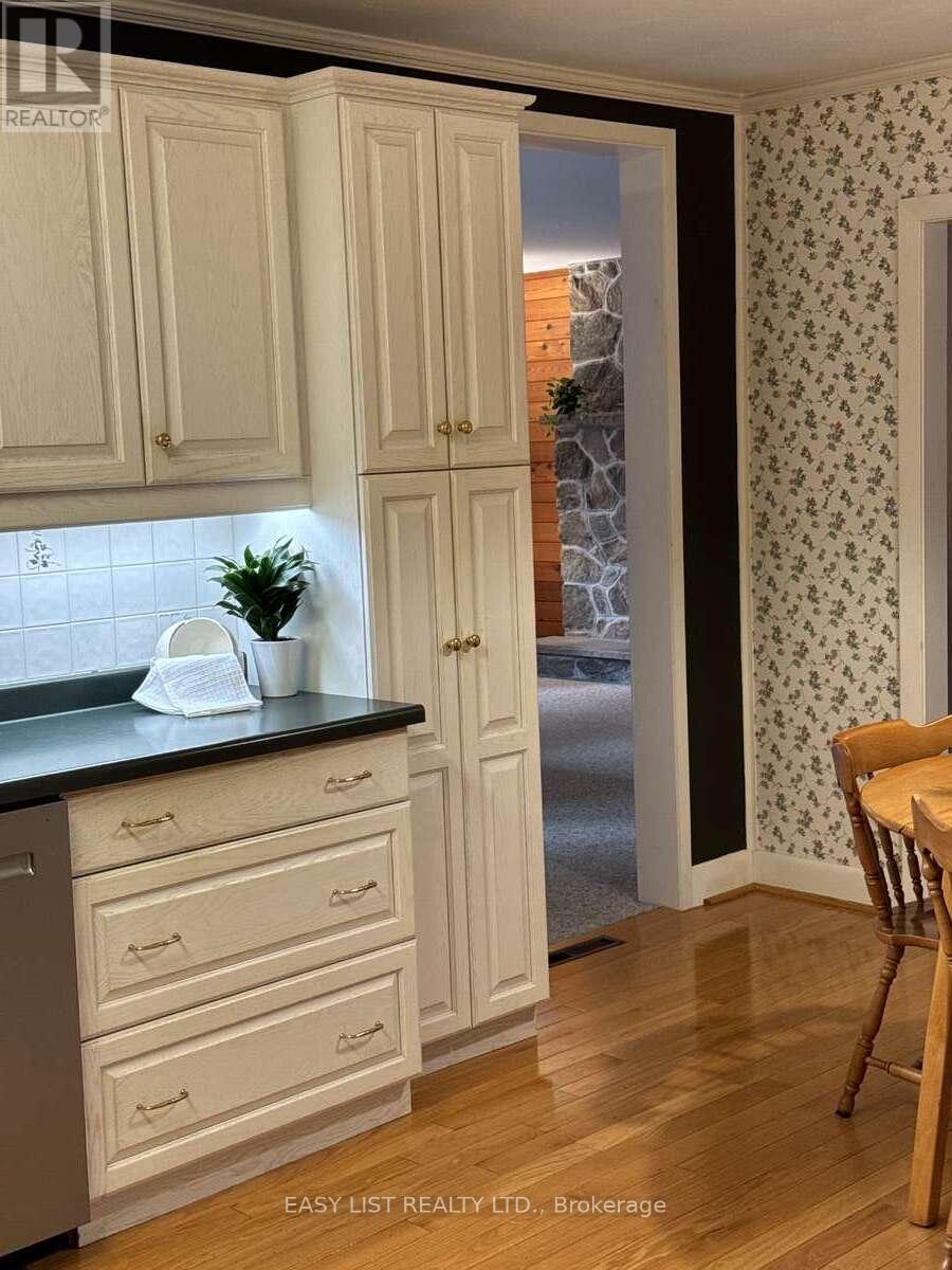 570 7th Street W, Owen Sound, Ontario  N4K 3L6 - Photo 12 - X12518934