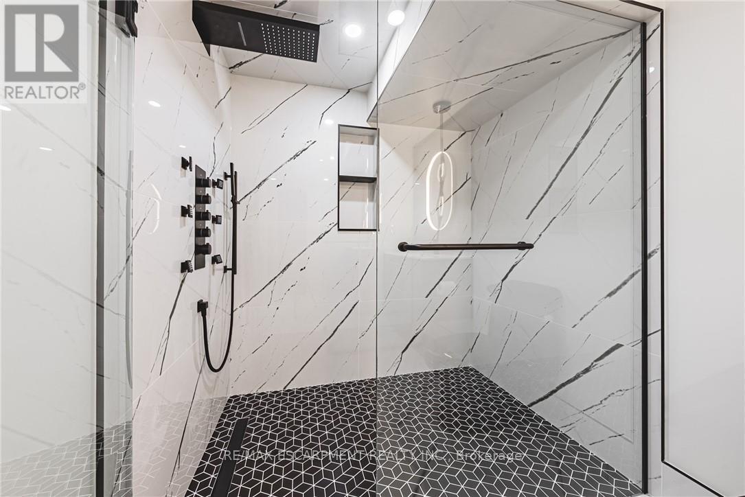 712 Highvalley Road, Hamilton, Ontario  L9G 4E9 - Photo 40 - X12518940