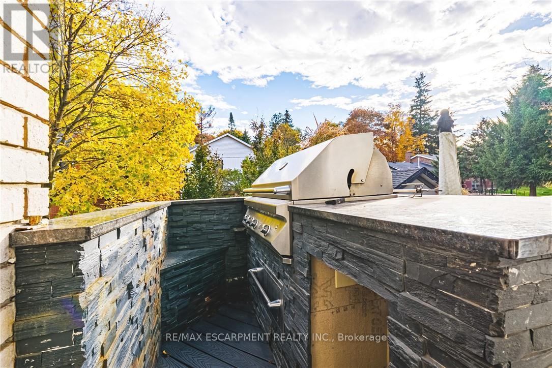 712 Highvalley Road, Hamilton, Ontario  L9G 4E9 - Photo 47 - X12518940