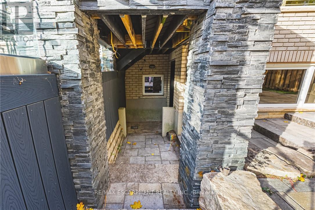 712 Highvalley Road, Hamilton, Ontario  L9G 4E9 - Photo 48 - X12518940