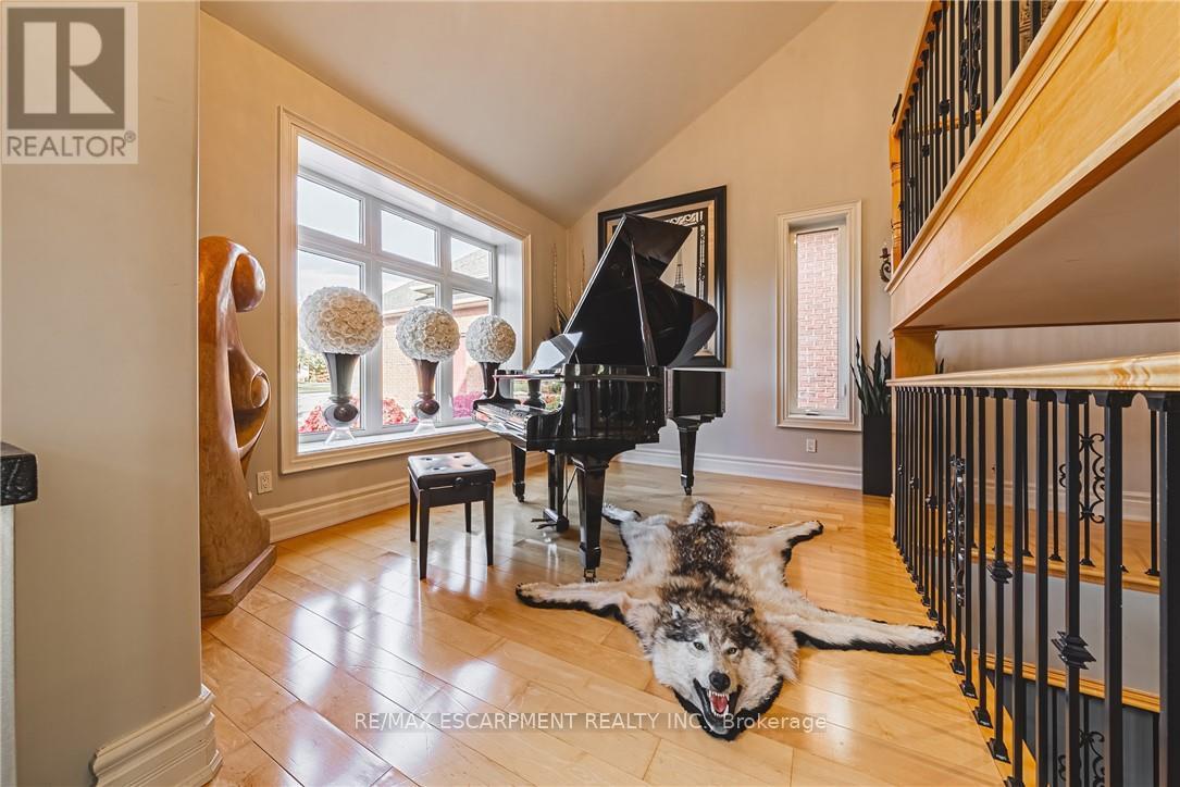 712 Highvalley Road, Hamilton, Ontario  L9G 4E9 - Photo 8 - X12518940