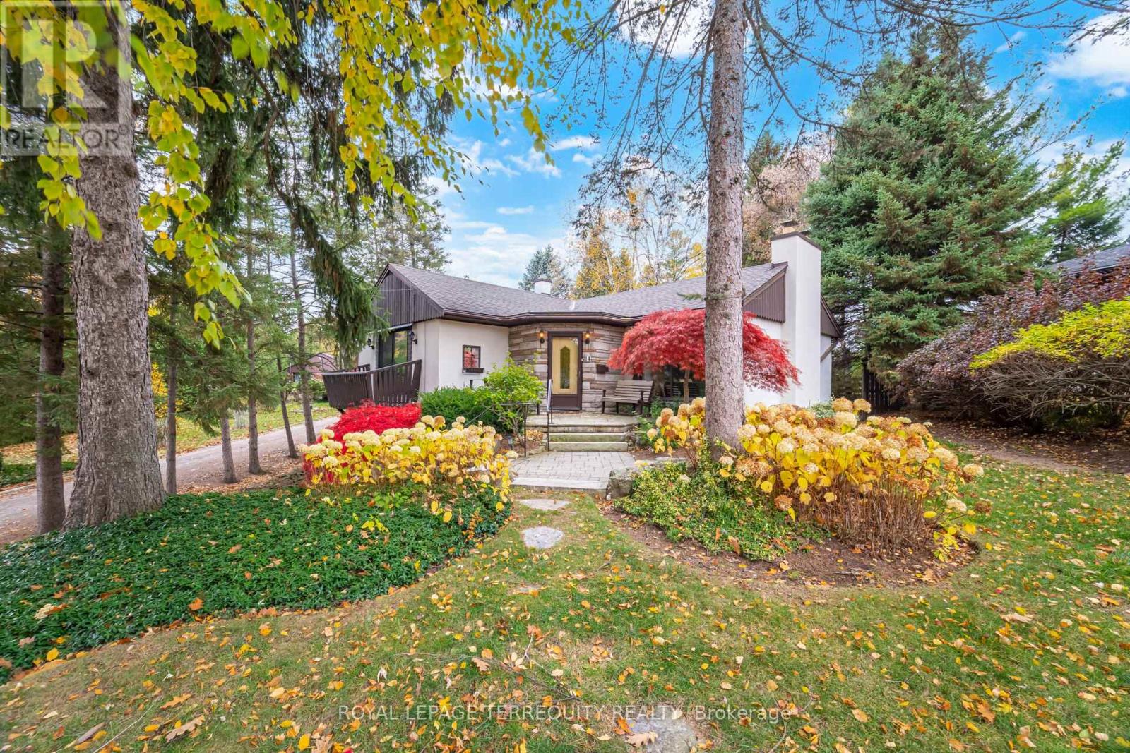 14 AVON DRIVE, Hamilton, Ontario