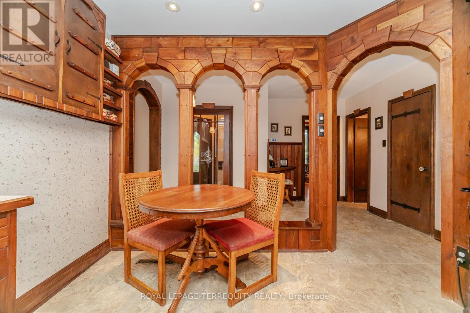 14 Avon Drive, Hamilton, Ontario L9H 3N7 - Photo 10 - X12519072