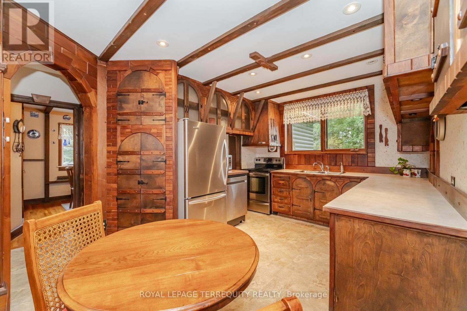 14 Avon Drive, Hamilton, Ontario L9H 3N7 - Photo 11 - X12519072