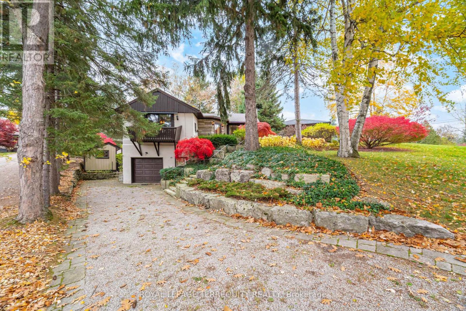 14 Avon Drive, Hamilton, Ontario L9H 3N7 - Photo 2 - X12519072