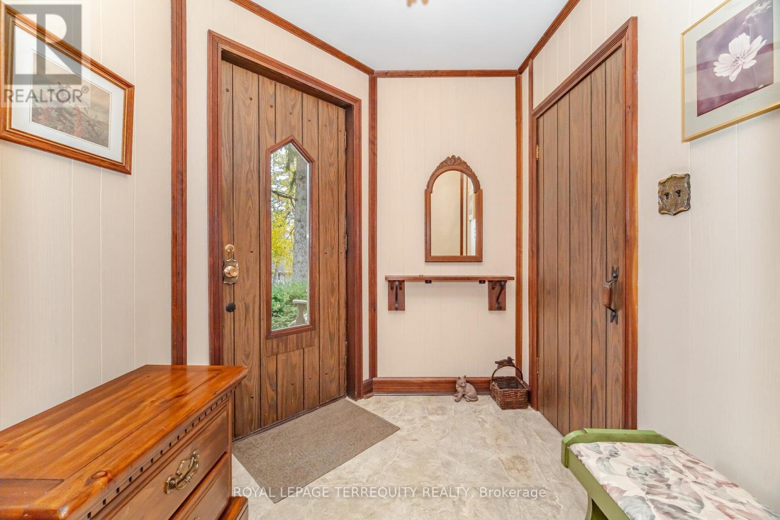 14 Avon Drive, Hamilton, Ontario L9H 3N7 - Photo 5 - X12519072