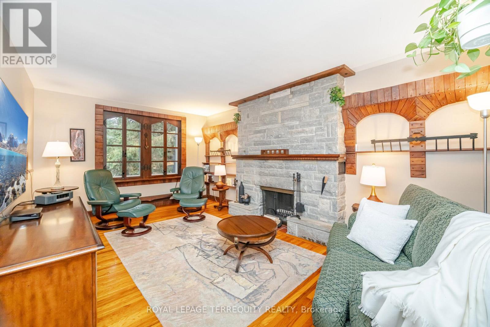 14 Avon Drive, Hamilton, Ontario L9H 3N7 - Photo 7 - X12519072