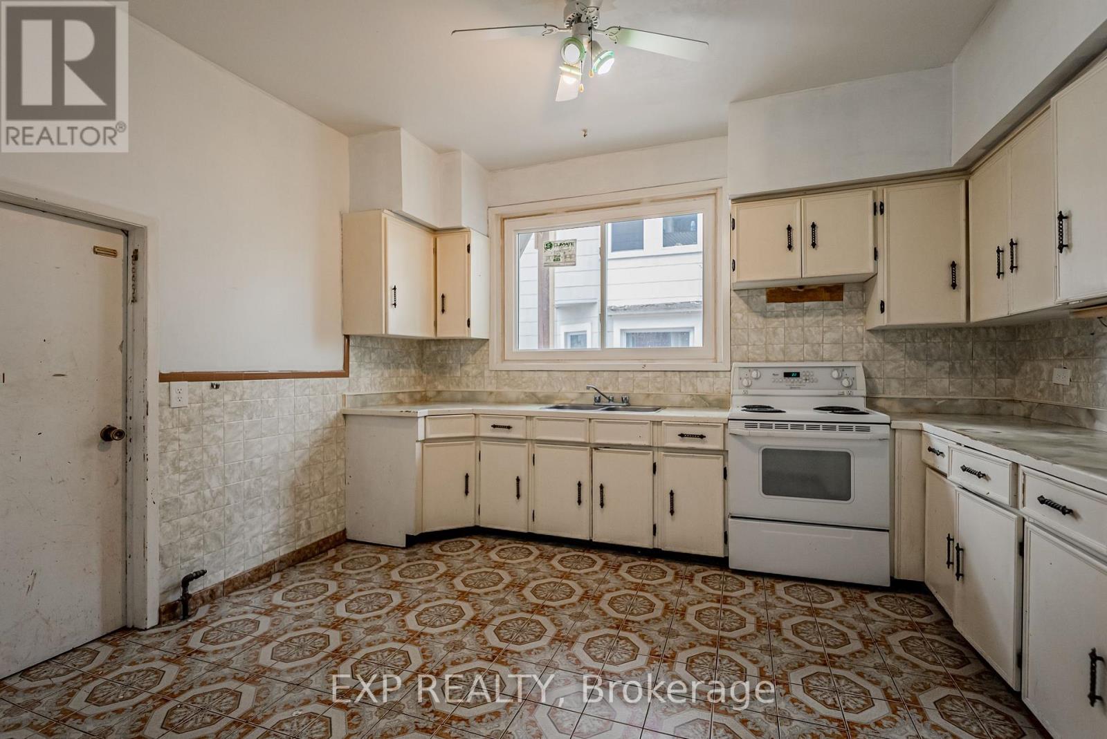 4865 Armoury Street, Niagara Falls, Ontario  L2E 1S9 - Photo 8 - X12519158