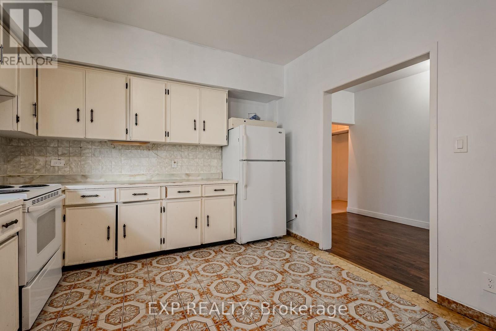 4865 Armoury Street, Niagara Falls, Ontario  L2E 1S9 - Photo 9 - X12519158