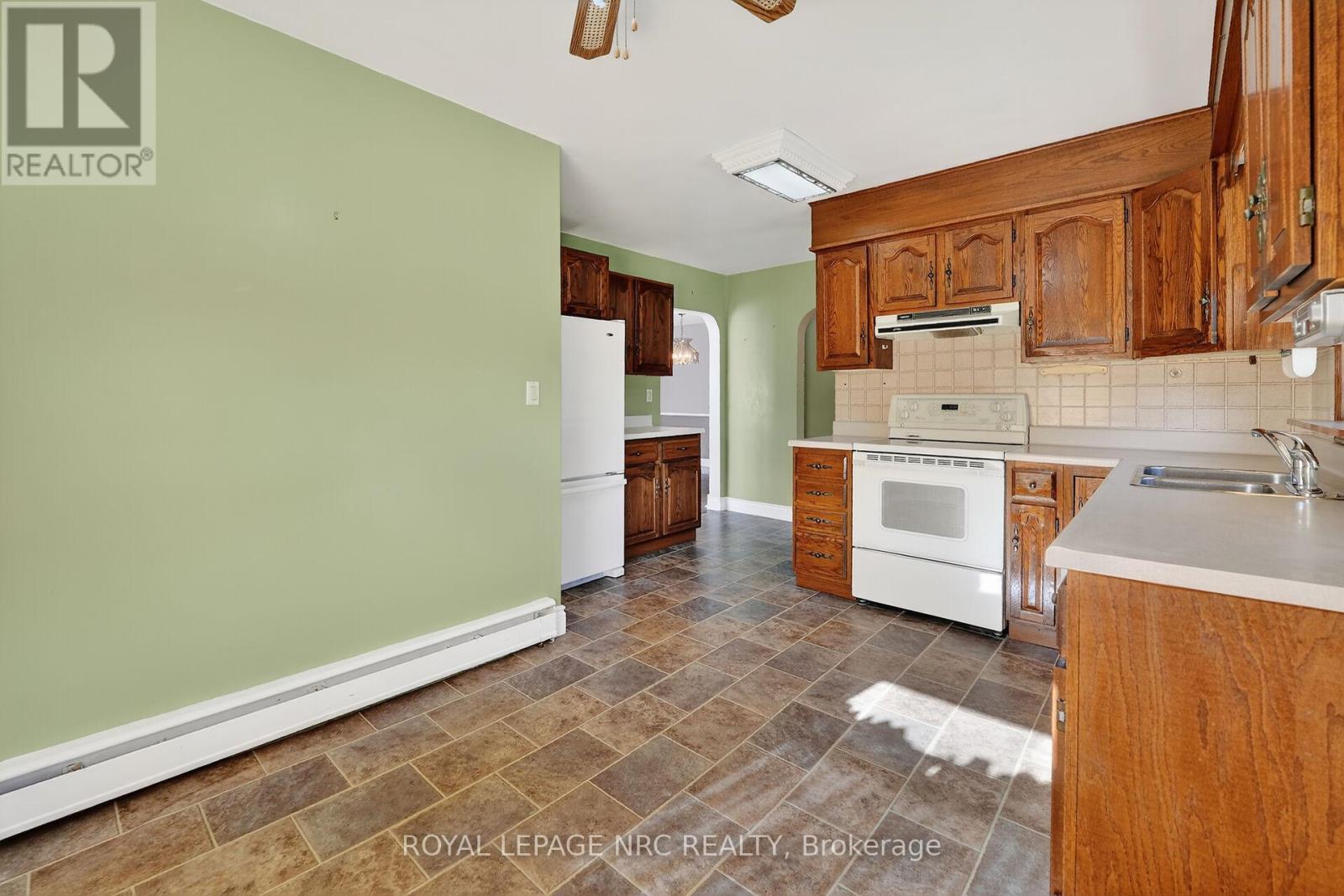 2 Mary Street, St. Catharines, Ontario  L2N 5A6 - Photo 12 - X12519198