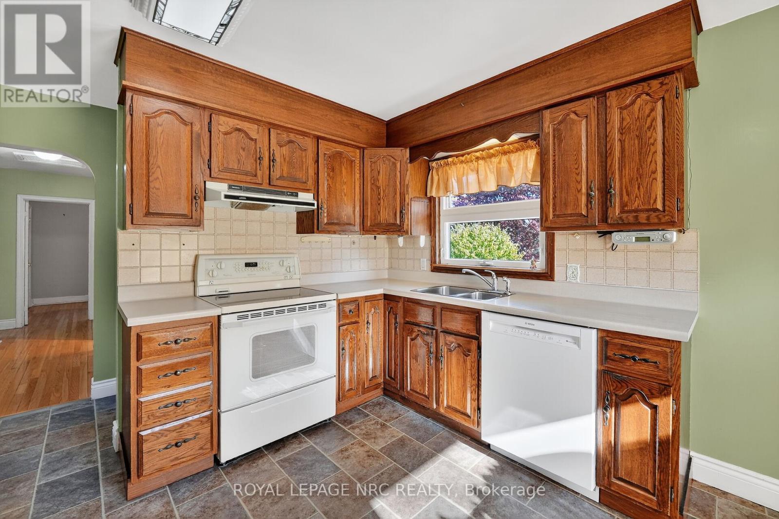 2 Mary Street, St. Catharines, Ontario  L2N 5A6 - Photo 13 - X12519198