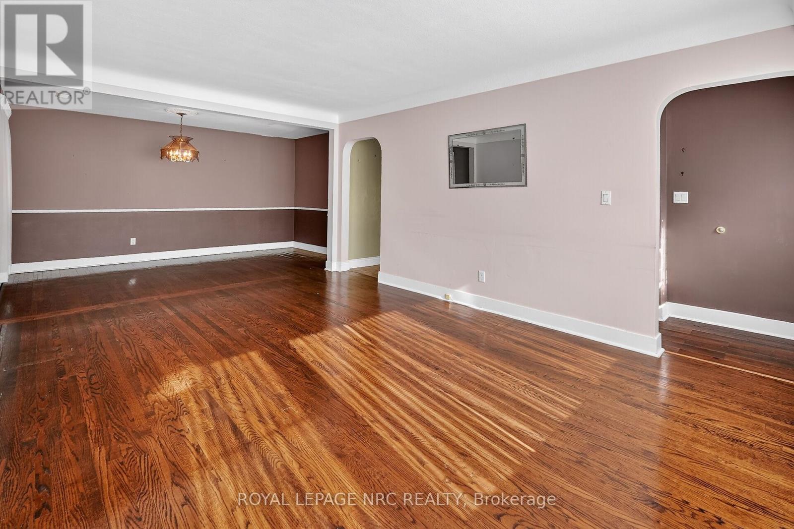 2 Mary Street, St. Catharines, Ontario  L2N 5A6 - Photo 5 - X12519198