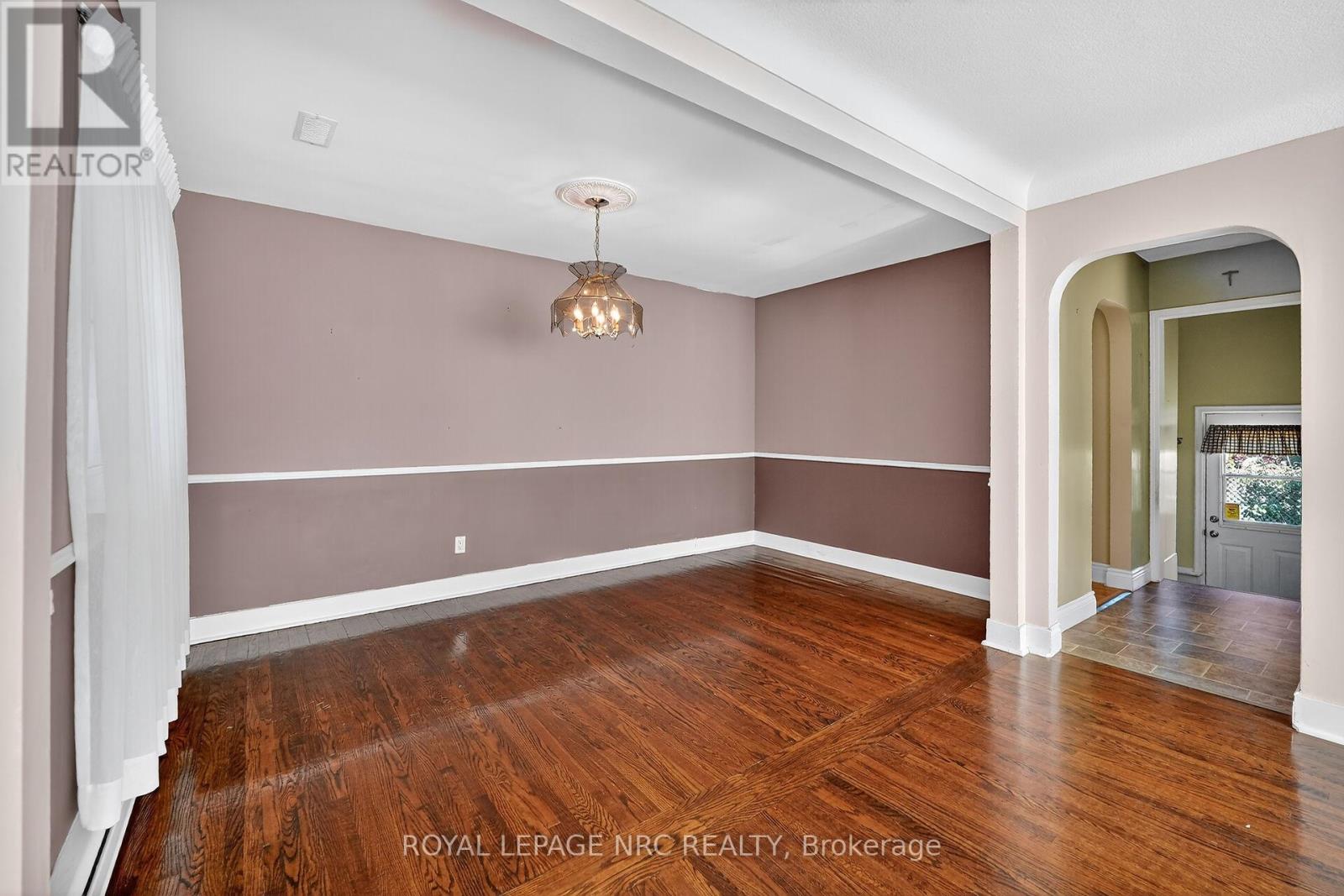 2 Mary Street, St. Catharines, Ontario  L2N 5A6 - Photo 6 - X12519198