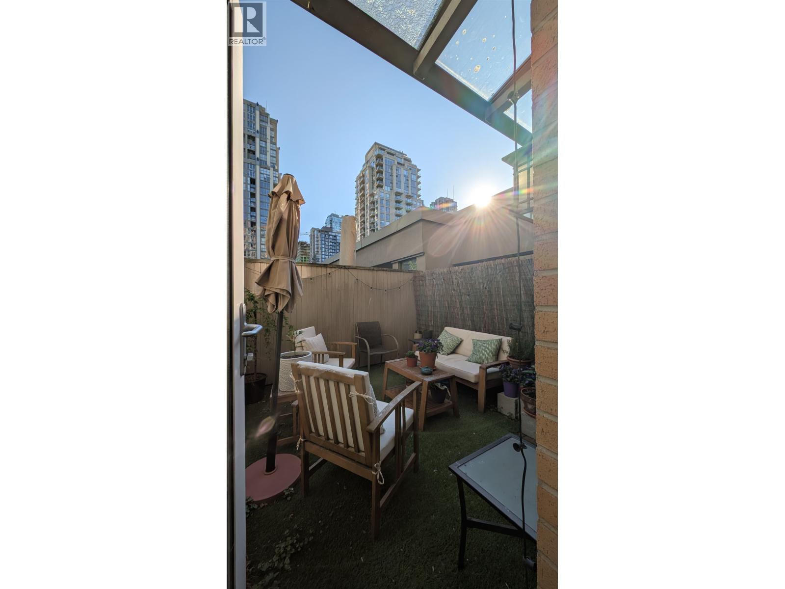 209 1188 Richards Street, Vancouver, British Columbia V6B 3E6 - Photo 3 - R3065509
