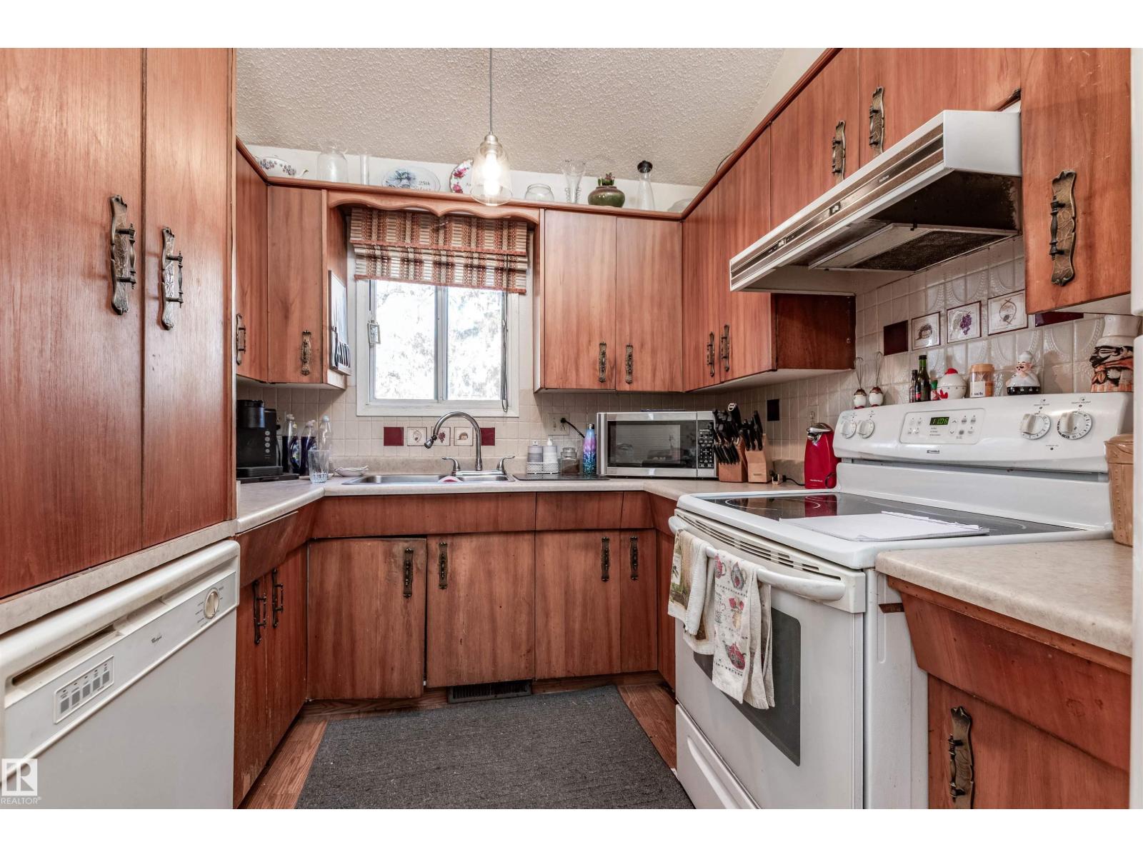 14208 21 St Nw, Edmonton, Alberta  T5Y 1C8 - Photo 10 - E4464971