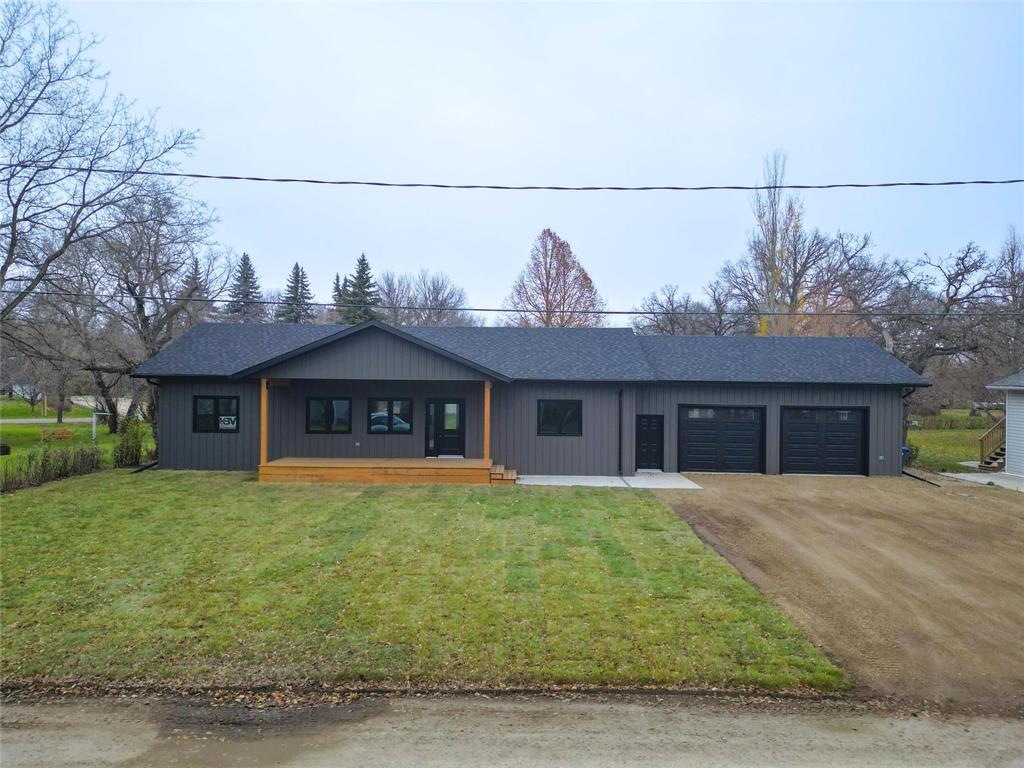 135 Daphne Avenue E, Souris, Manitoba