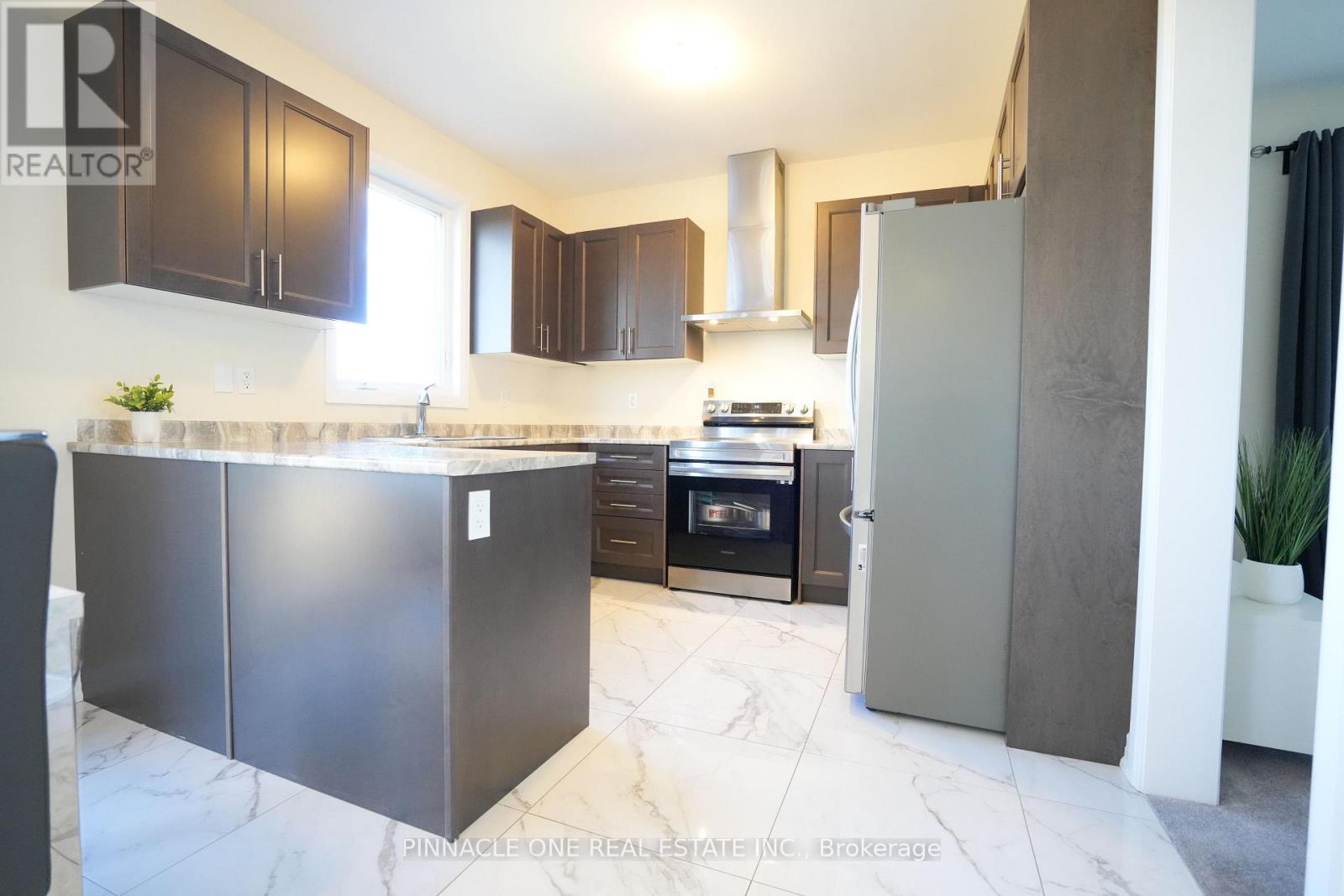 21 Carew Boulevard, Kawartha Lakes, Ontario K9V 0P6 - Photo 7 - X12493020