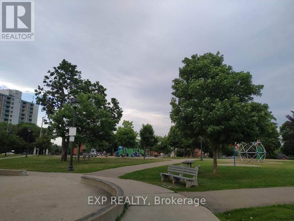 193 Locke Street N, Hamilton, Ontario L8R 3B1 - Photo 11 - X12515008