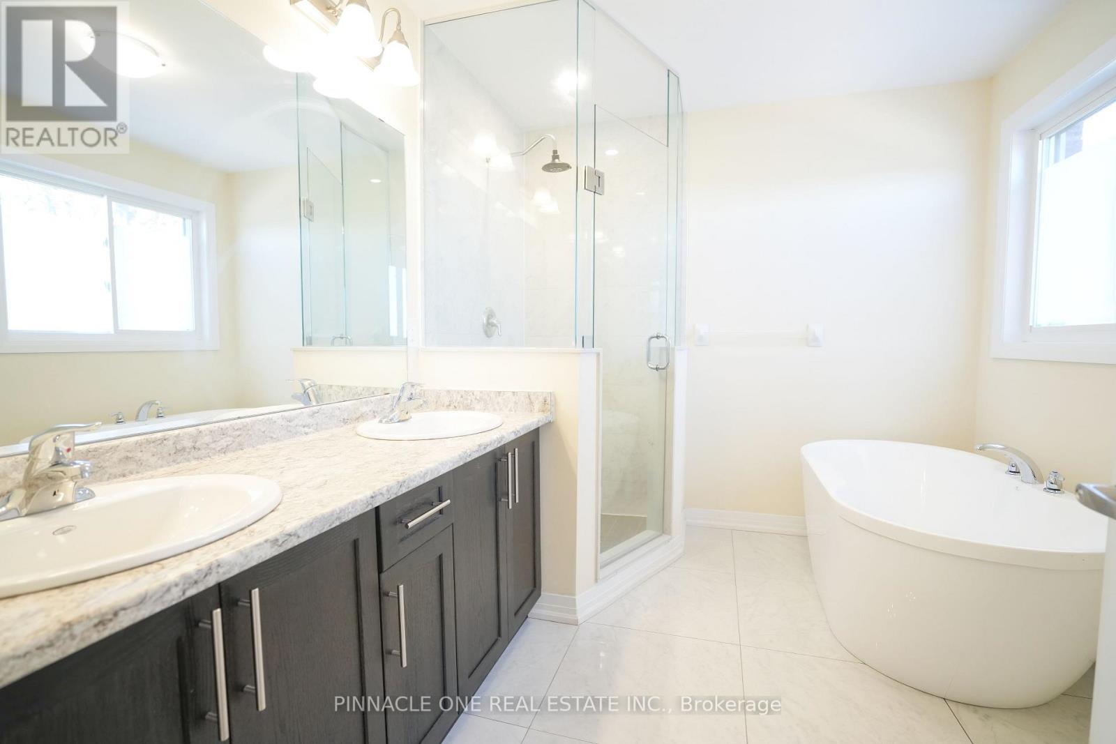 21 Carew Boulevard, Kawartha Lakes, Ontario K9V 0P6 - Photo 33 - X12493020