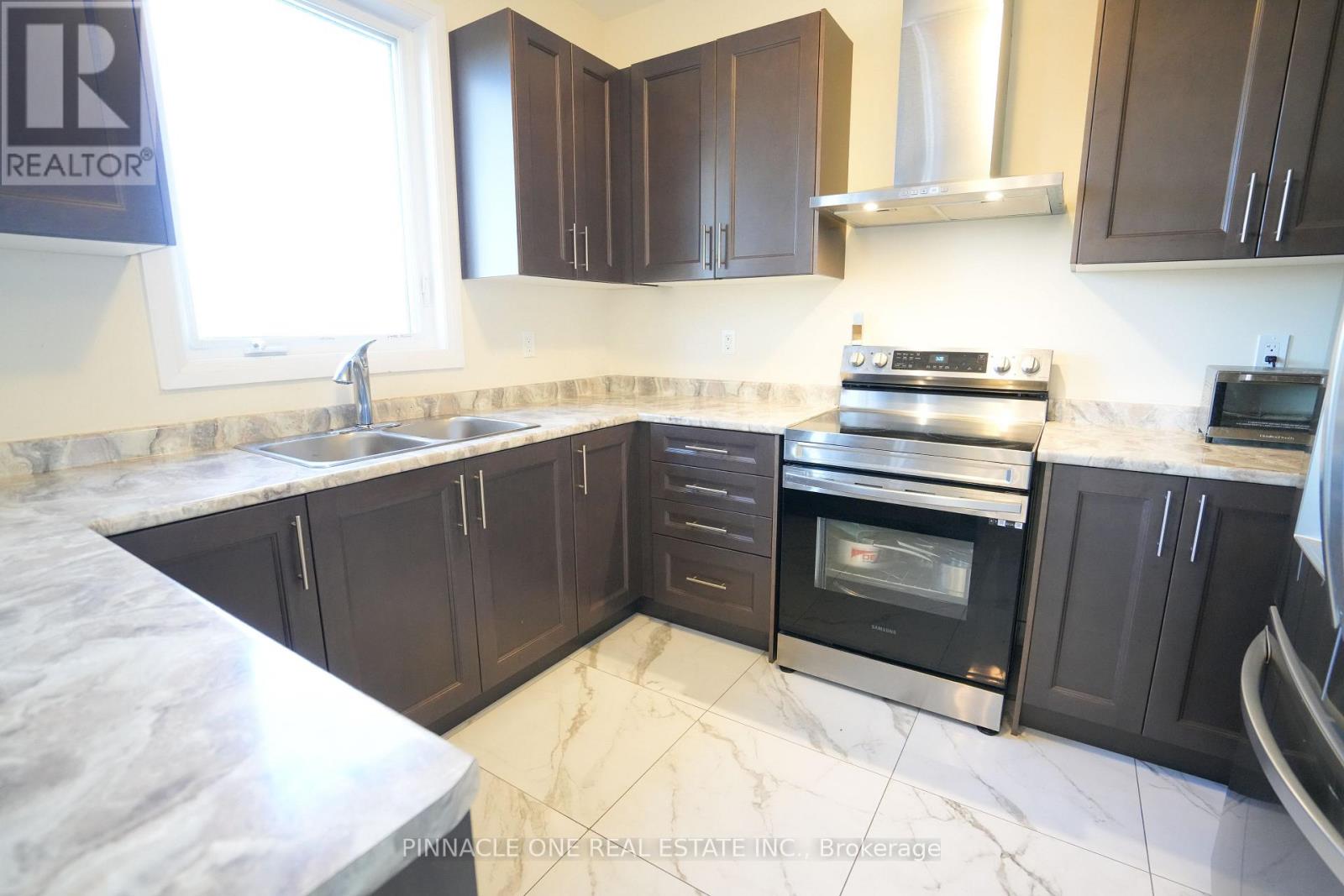 21 Carew Boulevard, Kawartha Lakes, Ontario K9V 0P6 - Photo 6 - X12493020