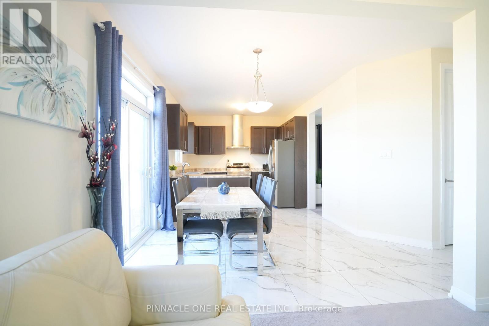 21 Carew Boulevard, Kawartha Lakes, Ontario K9V 0P6 - Photo 8 - X12493020