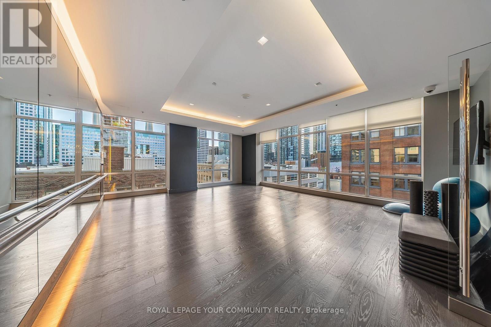 1602 - 30 Nelson Street, Toronto, Ontario M5V 0H5 - Photo 4 - C12514180