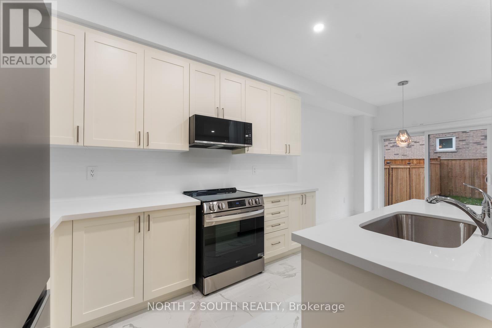 27 Virro Court, Vaughan, Ontario  L4H 5G5 - Photo 12 - N12506876