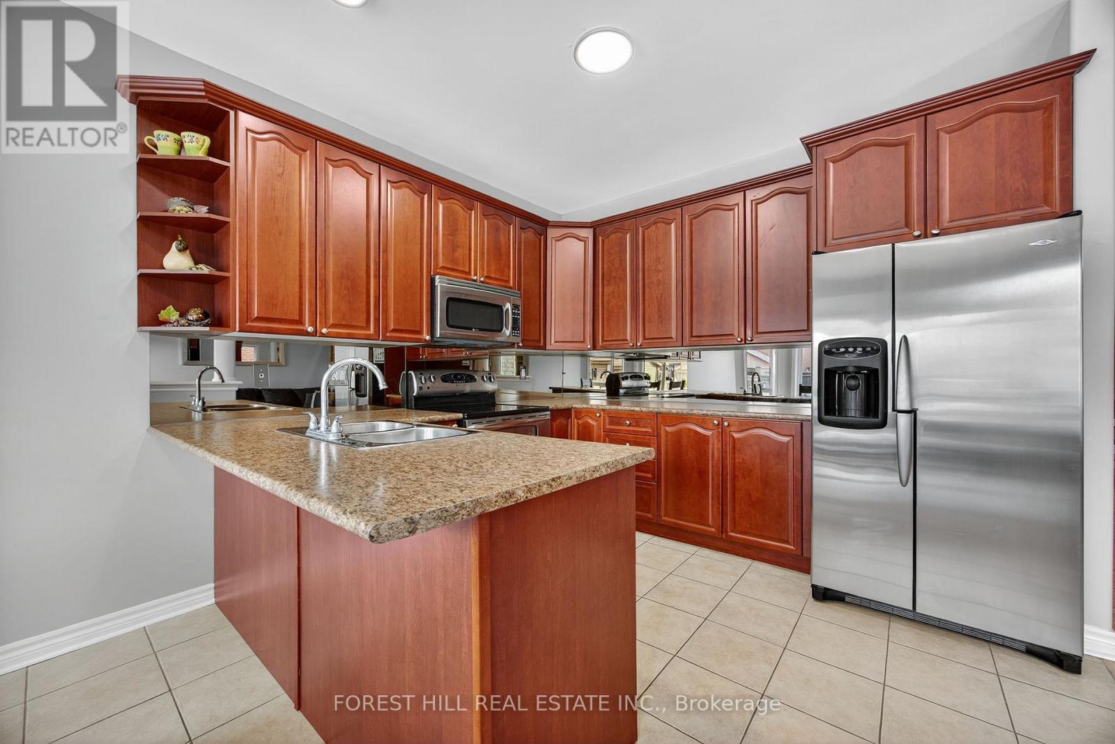 31 Connaught Lane, Barrie, Ontario  L4M 0A6 - Photo 12 - S12515032