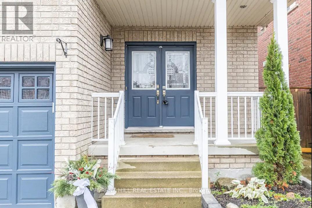 31 Connaught Lane, Barrie, Ontario  L4M 0A6 - Photo 3 - S12515032