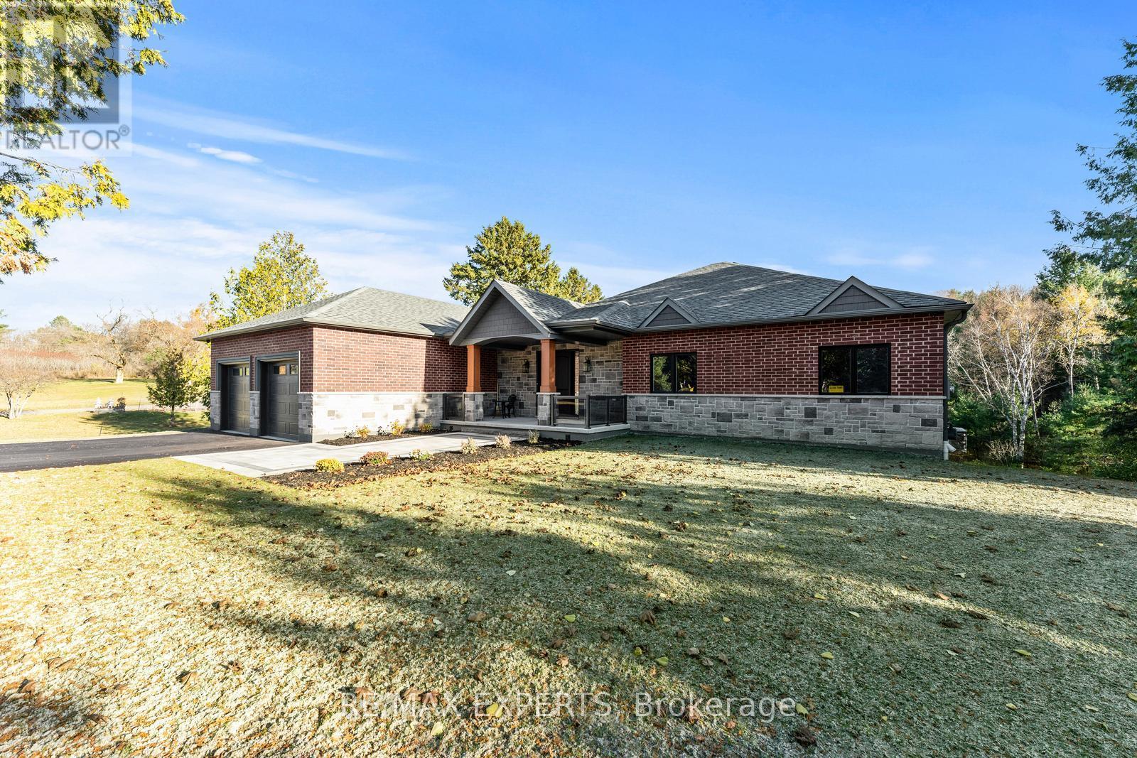 211 Pine Avenue, Caledon (Palgrave), Ontario  L7E 3S7 - Photo 5 - W12506994