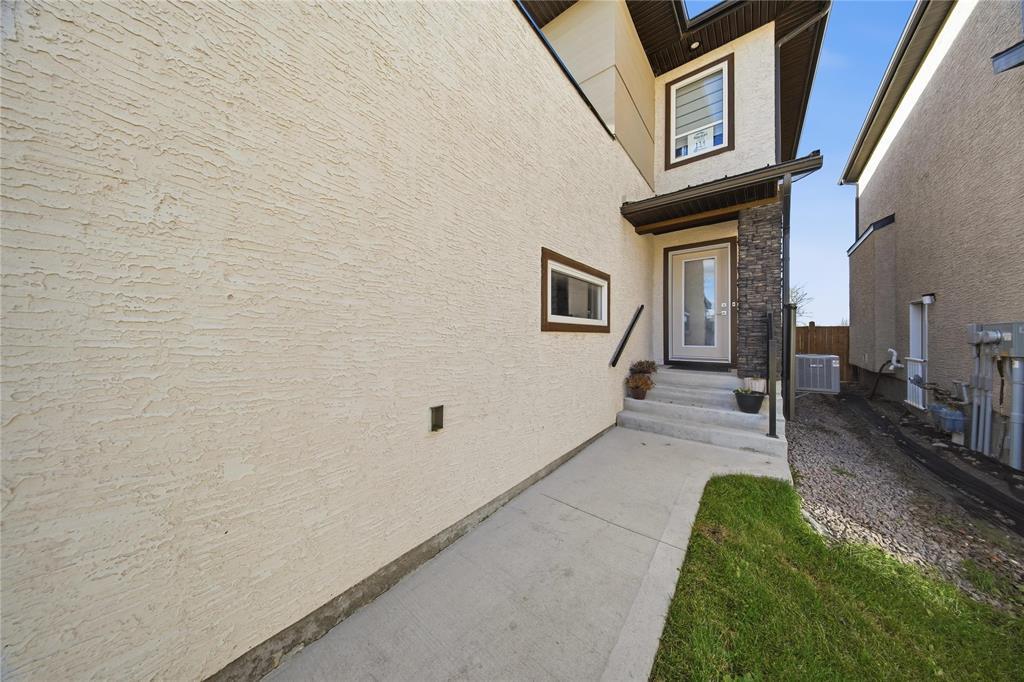 114 Clarkleigh Crescent, Winnipeg, Manitoba  R2V 5E3 - Photo 4 - 202528081