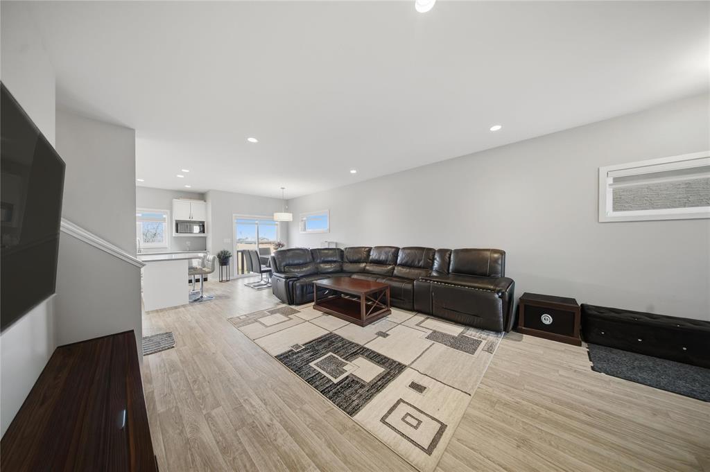 114 Clarkleigh Crescent, Winnipeg, Manitoba  R2V 5E3 - Photo 5 - 202528081