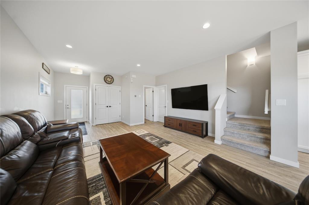 114 Clarkleigh Crescent, Winnipeg, Manitoba  R2V 5E3 - Photo 6 - 202528081