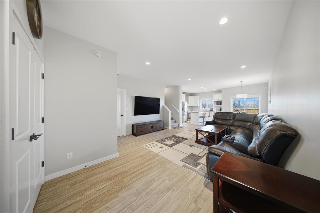 114 Clarkleigh Crescent, Winnipeg, Manitoba  R2V 5E3 - Photo 8 - 202528081