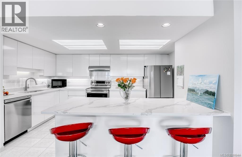 208 150 Promenade Dr, Nanaimo, British Columbia  V9R 6M6 - Photo 11 - 1018944