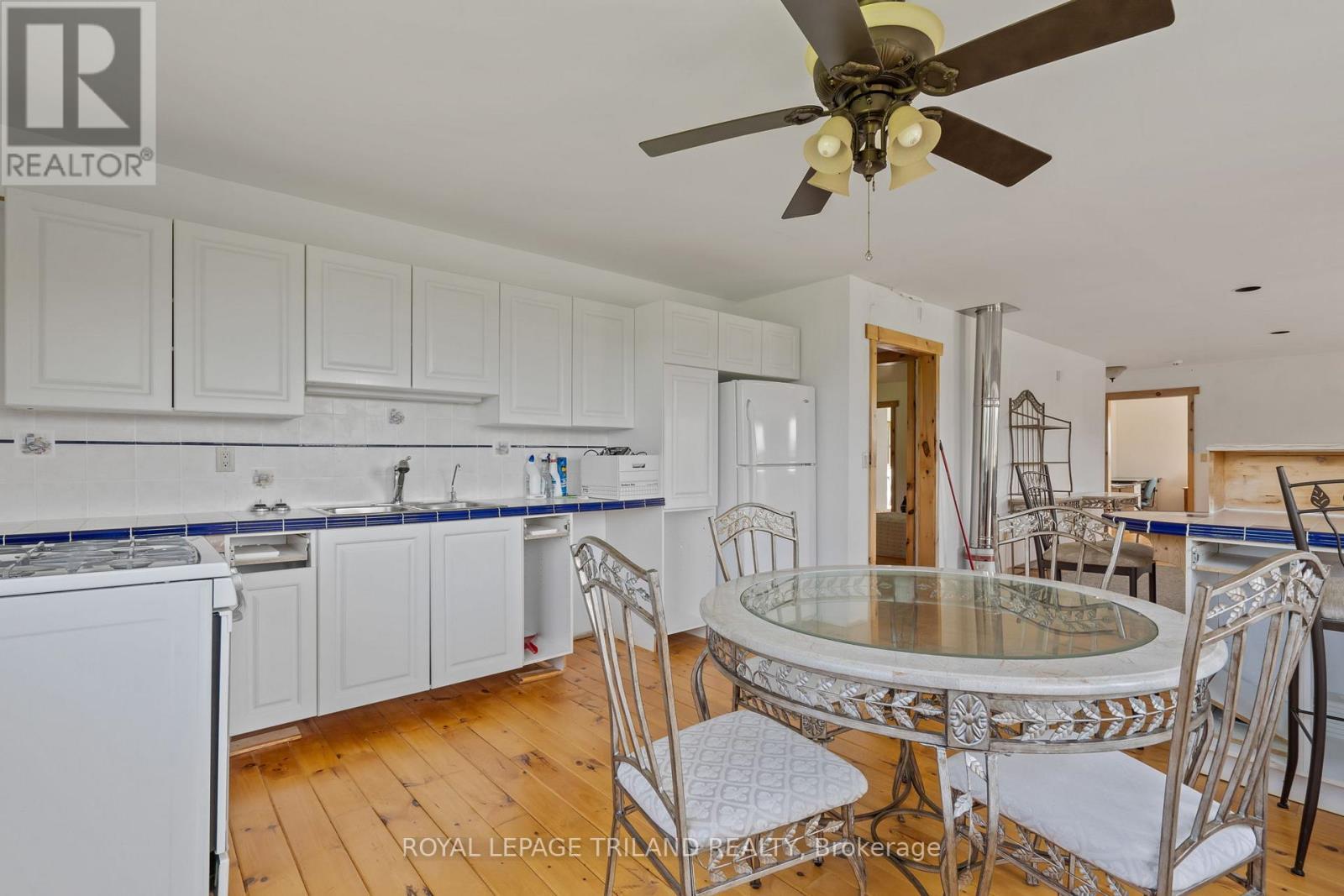 25090 Dundonald Road, Southwest Middlesex, Ontario  N0N 1A0 - Photo 12 - X12253839