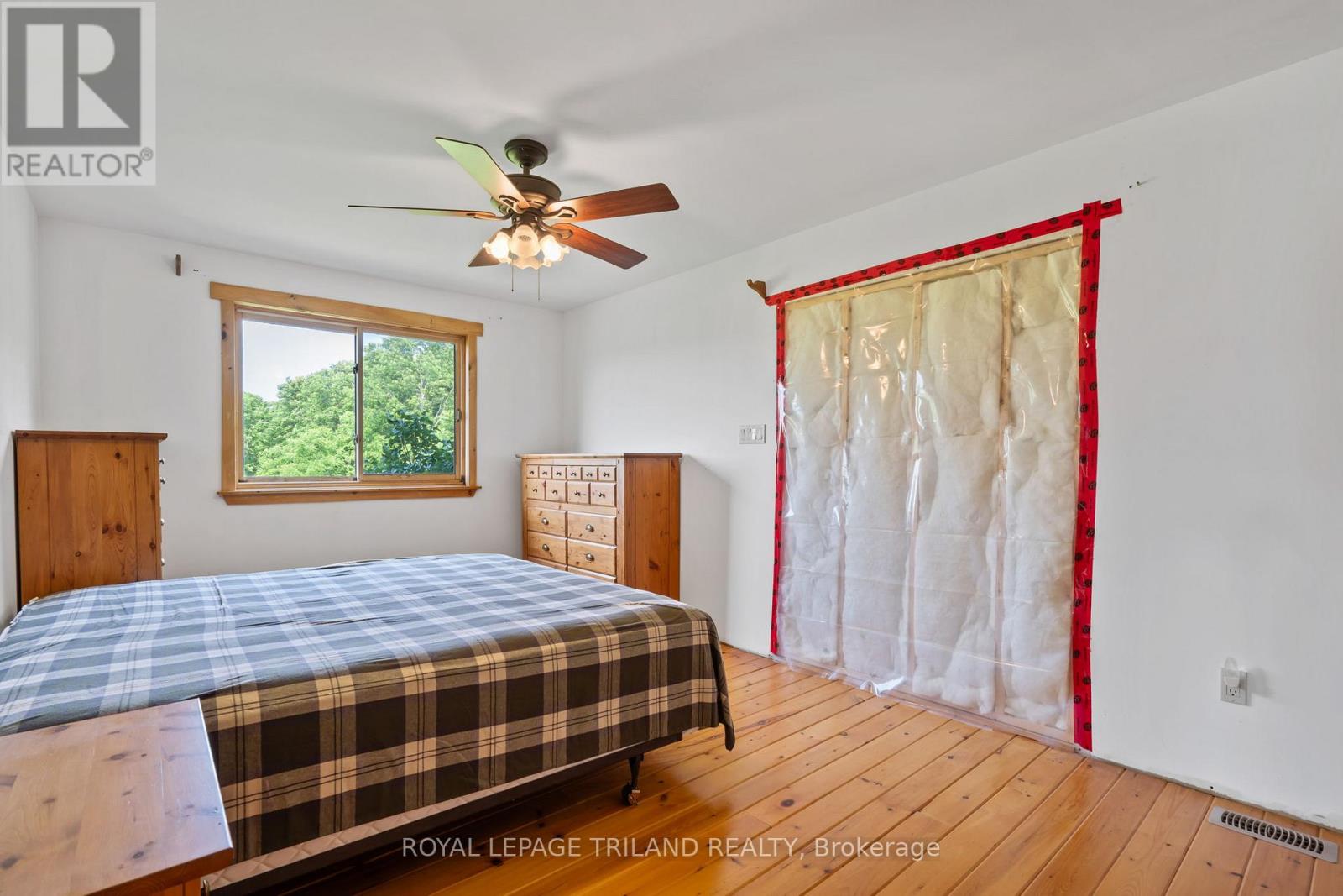 25090 Dundonald Road, Southwest Middlesex, Ontario  N0N 1A0 - Photo 13 - X12253839