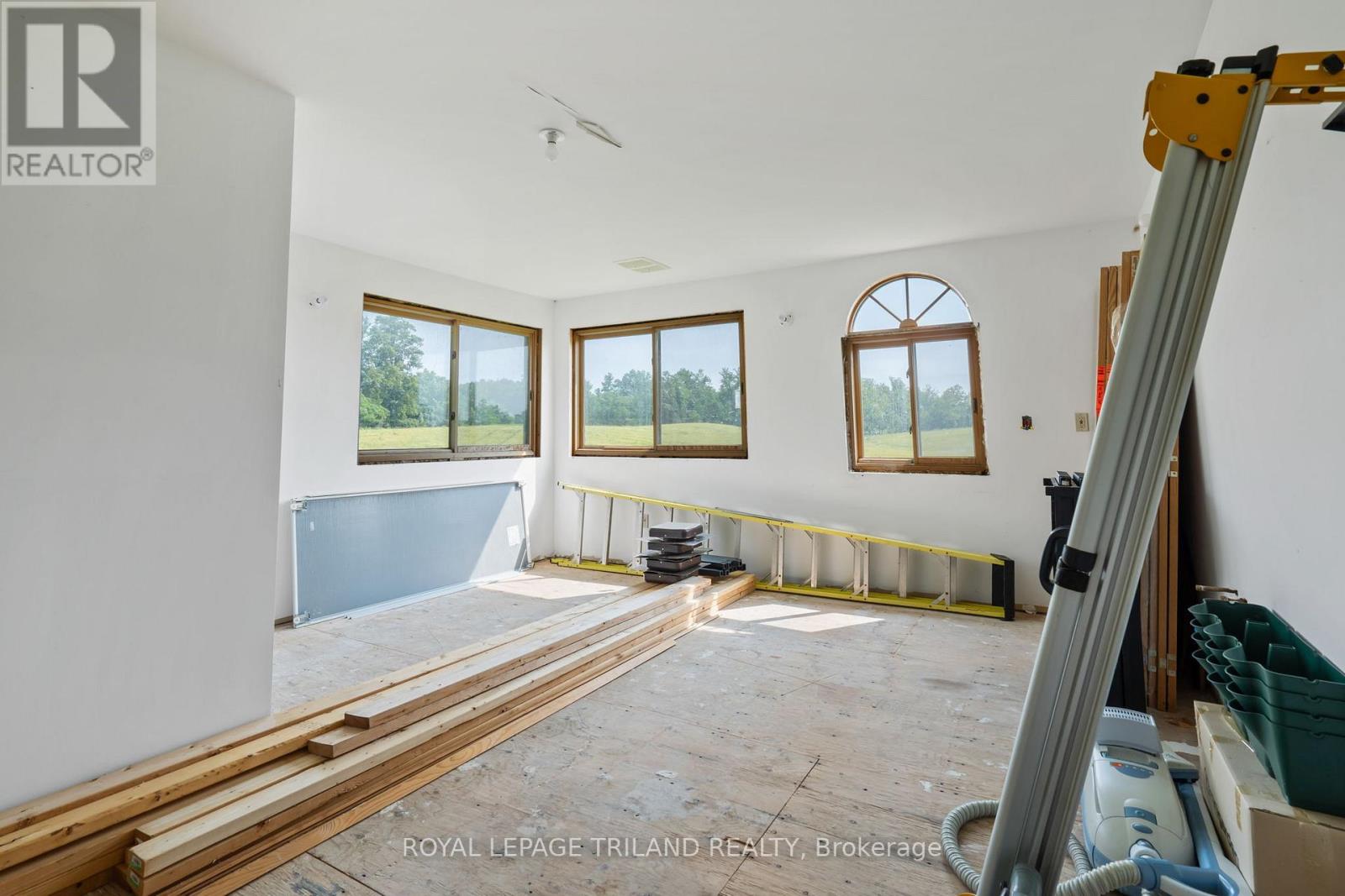 25090 Dundonald Road, Southwest Middlesex, Ontario  N0N 1A0 - Photo 17 - X12253839