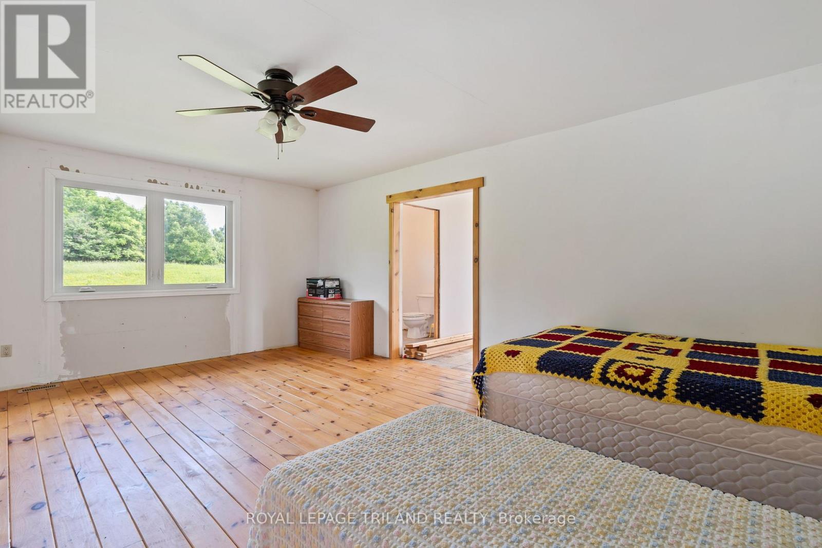 25090 Dundonald Road, Southwest Middlesex, Ontario  N0N 1A0 - Photo 15 - X12253839