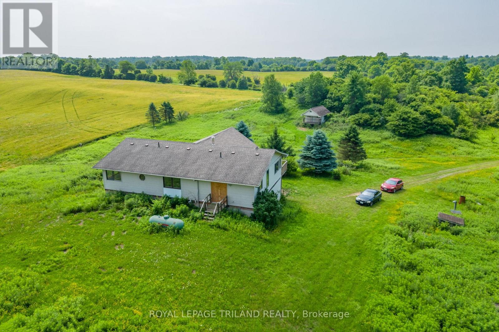 25090 Dundonald Road, Southwest Middlesex, Ontario  N0N 1A0 - Photo 2 - X12253839