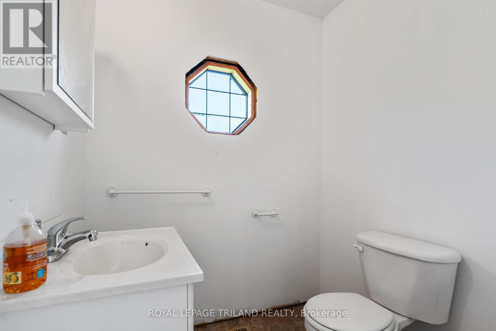 25090 Dundonald Road, Southwest Middlesex, Ontario  N0N 1A0 - Photo 19 - X12253839