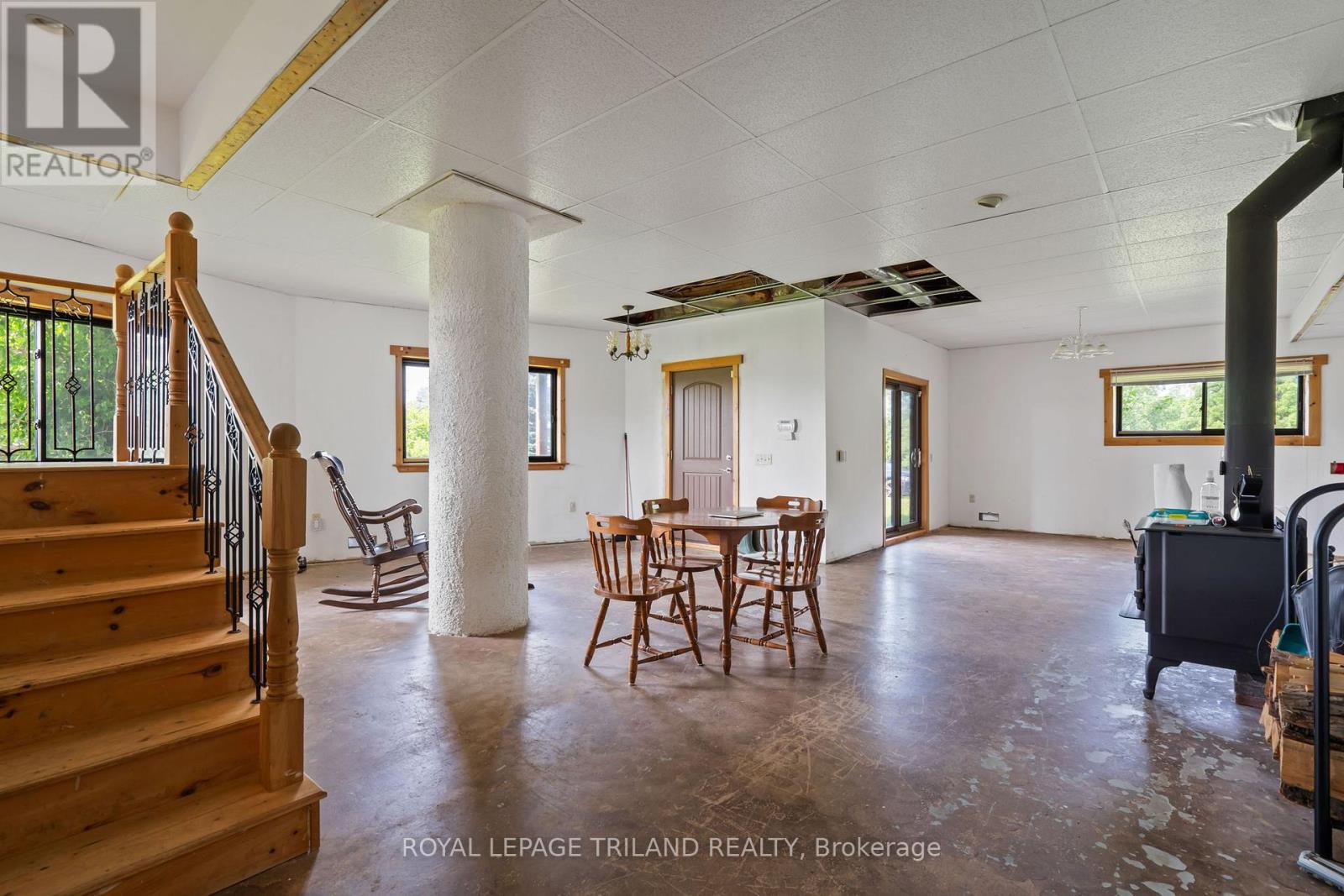 25090 Dundonald Road, Southwest Middlesex, Ontario  N0N 1A0 - Photo 23 - X12253839