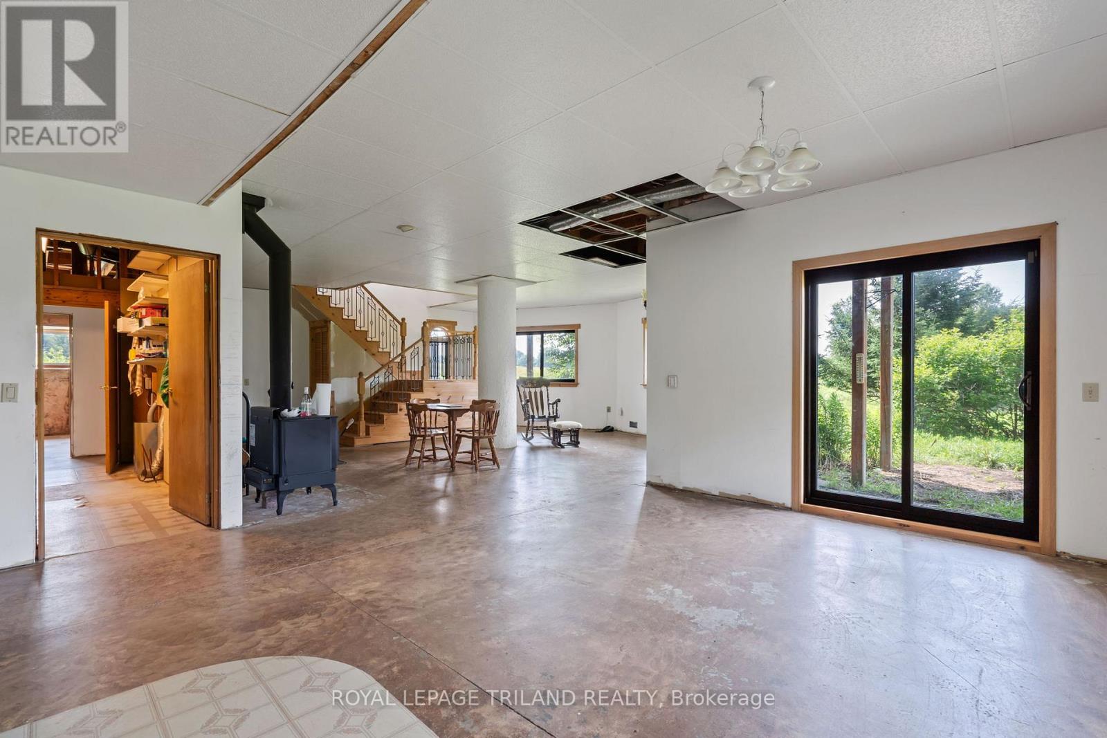 25090 Dundonald Road, Southwest Middlesex, Ontario  N0N 1A0 - Photo 26 - X12253839